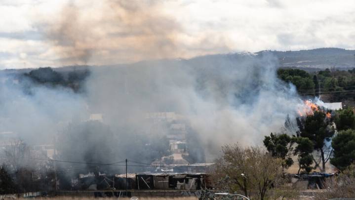 Extinguido un incendio en un conjunto de chabolas de Albacete tras arrasar 25