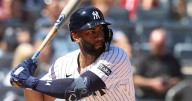 Utilityman Rosario and Yankees agree to contract