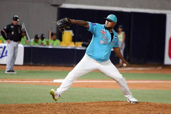 Félix Doubront, Carlos Pérez y Moisés Gómez impulsaron a Bravos al triunfo sobre Tiburones en la UCV