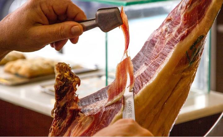 Suspenden importaciones de carne de cerdo de España