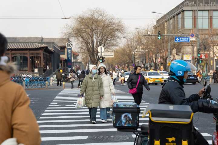 China busca garantizar gratuidad de partos en 2026