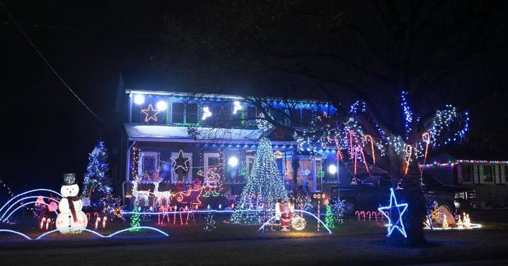 Welland Today: Tough budget decision time at Region + 32 sites showing the Christmas spirit