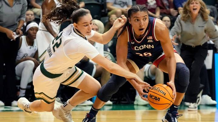 Sarah Strong scores 14 to lead No. 1 UConn over South Florida 85