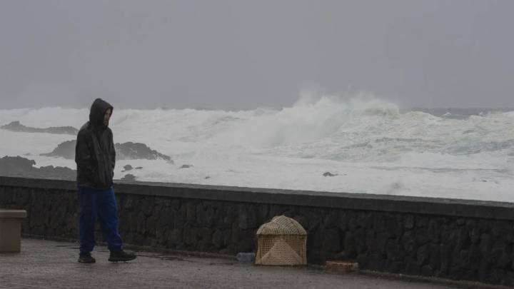 Aviso rojo por lluvias en Almería con acumulaciones de 120 litros por metro