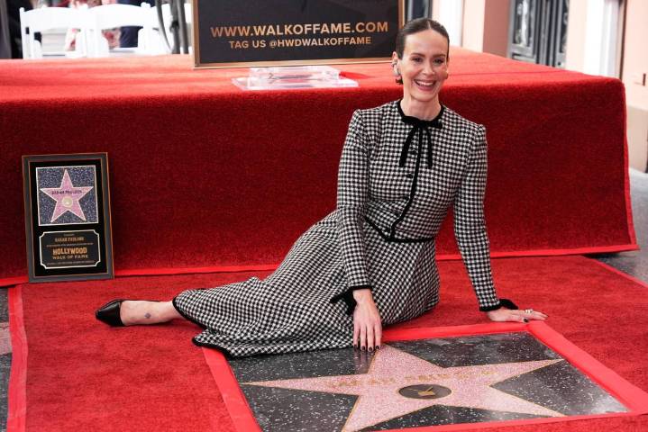 ¡Coronan a la ‘Reina del Grito’! Recibe Sarah Paulson su estrella en el Paseo de la Fama en Hollywood
