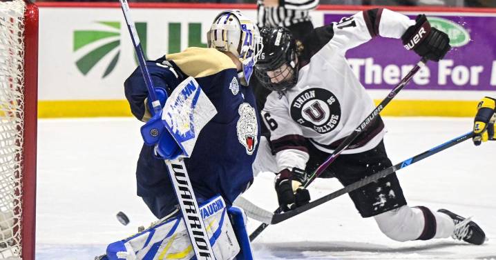 Teddy Bear Toss goes awry, but Union men's hockey recovers to beat Alaska Fairbanks