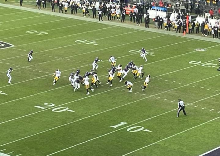 Late overturned touchdown helps Pittsburgh knock off Ravens in 27