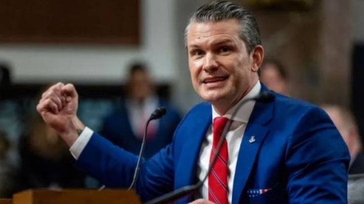 Demócrata impulsa juicio político contra Pete Hegseth