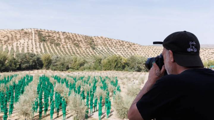 Así es 'Retrato Alhambra 1925', la foto de Spencer Tunick que homenajea a Andalucía a través de los desnudos de 800 personas