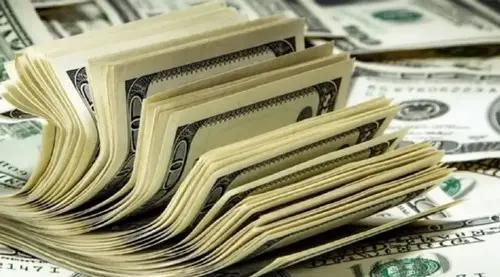 El dólar cerró la semana con una leve alza y se podría terminar la pax cambiaria