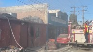Se desata incendio en domicilio de la Isabel Amalia; habitante acumularía material de reciclaje