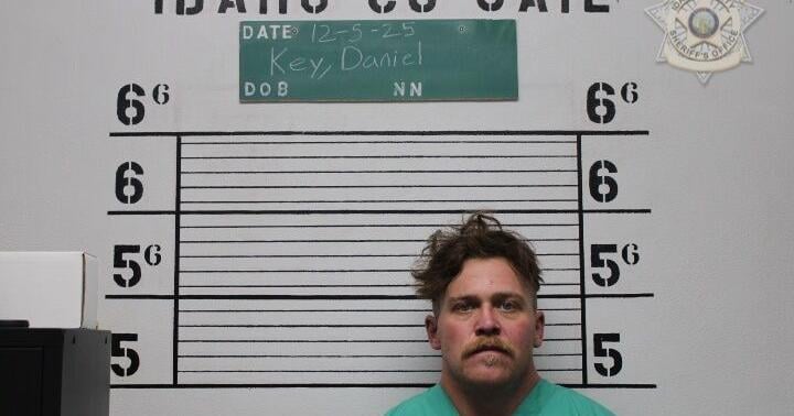Elk City man arrested after vehicle pursuit and foot chase
