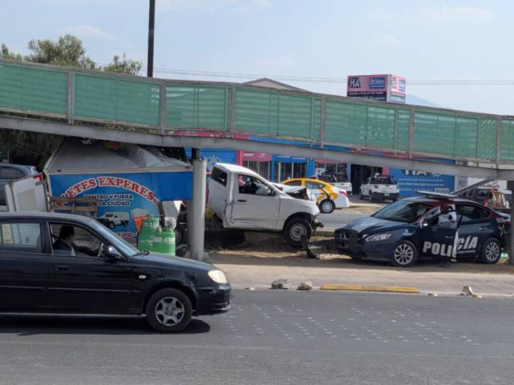 ¿Por qué quedó detenido el tránsito en el bulevar Felipe Ángeles rumbo a Cdmx?