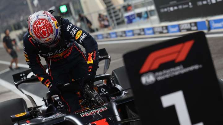 Max Verstappen eleva la presión sobre los McLaren y firma la pole en Yas Marina