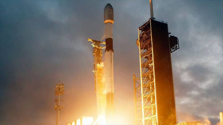 SpaceX launches Starlink satellites on record 32nd re