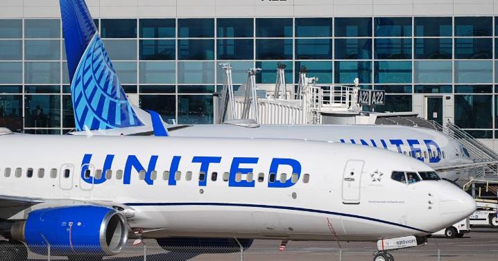 United Airlines flight returns to Dulles airport after engine loses power during takeoff