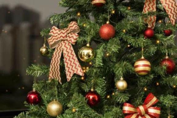 Precios del árbol de Navidad 2025: cuánto sale el pino, las luces y los adornos este año