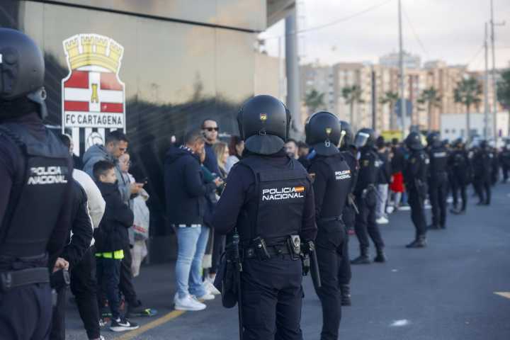 Fotogalerías | Así han vivido los aficionados el histórico derbi entre el FC Cartagena y el Real Murcia