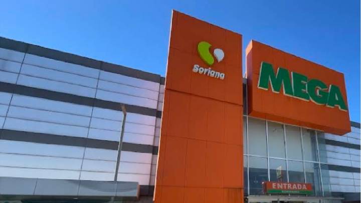 Asaltan con violencia supermercado en Angelópolis; delincuentes disparan al aire y huyen