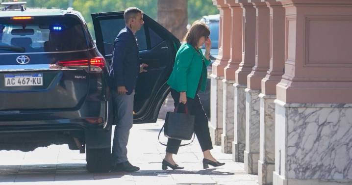 Previo a las reformas, Manuel Adorni convocó a una reunión clave en Casa Rosada: la mesa chica presente