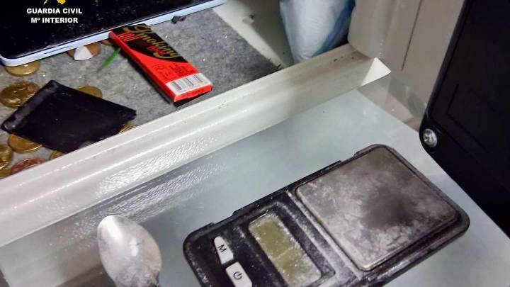 Golpe al narcomenudeo en Hervás (Cáceres): la Guardia Civil interviene 750 dosis de cocaína en un piso vigilado durante meses y detiene a una mujer