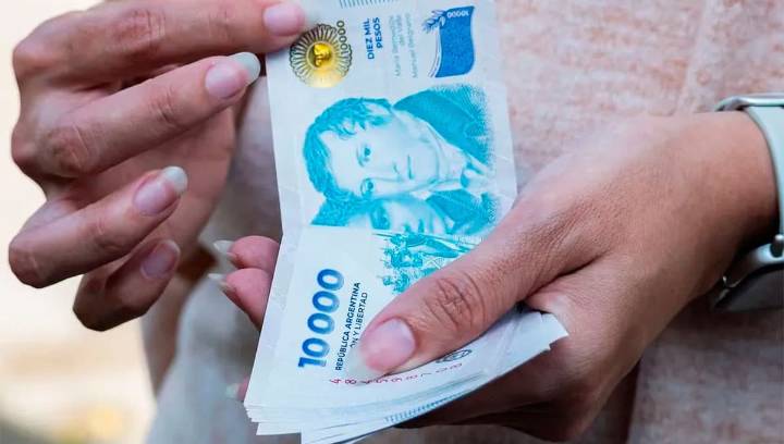 Crisis salarial: la mayoría de los trabajadores argentinos cobra menos de $1 millón