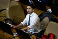 Será ley: Diputado Santana aprobó el proyecto que prohíbe y regula el uso de celulares en establecimientos educacionales