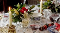 23 Ideas for Setting a Stunning Holiday Table Using Vintage Finds