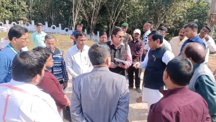 Mayor reviews Nagicherra Fish Transhipment Yard operations