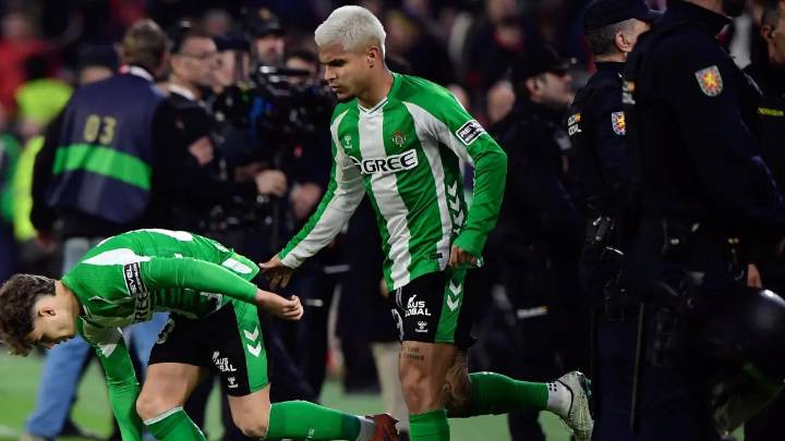 'Cucho' Hernández y Nelson Deossa, saborean triunfazo de Betis; "anárquico" y "serio, rendidor"