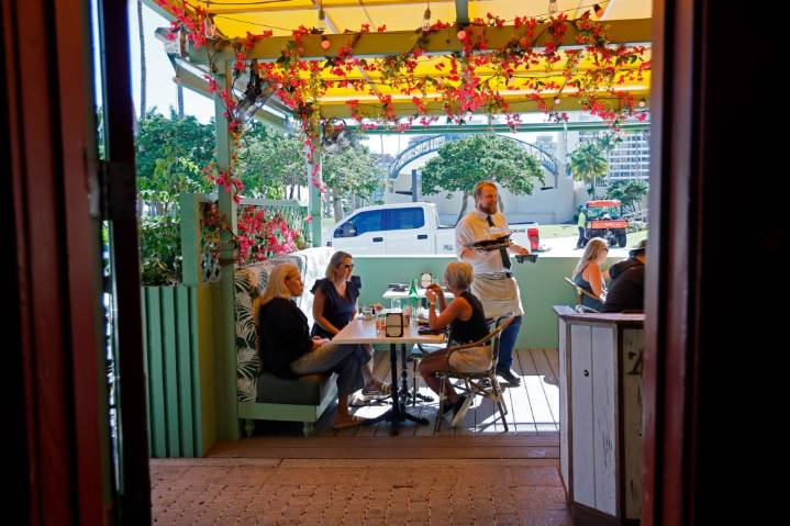 West Palm Beach restaurants turn parking spaces into outdoor dining