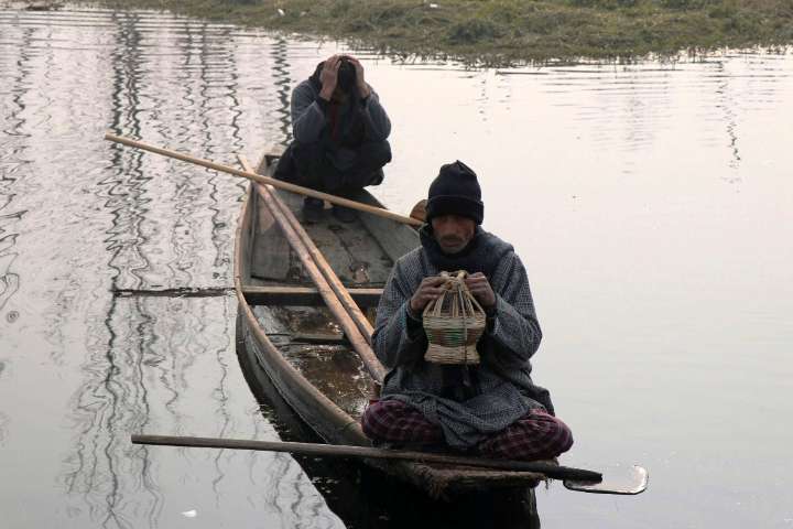 Kashmir Valley Shivers as Cold Wave Deepens