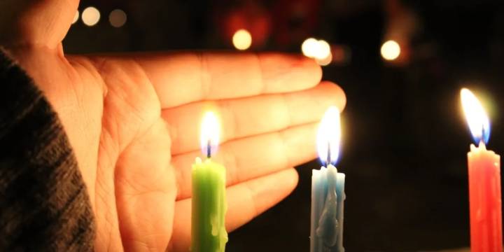 La tradición de Navidad que puede costar más de $400.000: lo que pocos saben sobre las velas en conjuntos residenciales