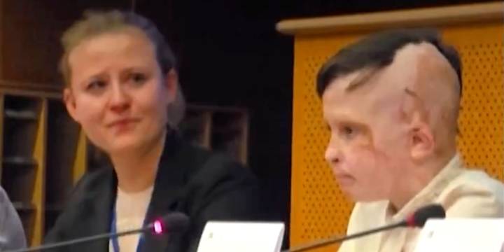 El crudo relato de un niño ucraniano que emocionó a su intérprete en un discurso ante el Parlamento Europeo