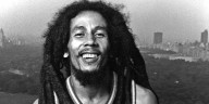 La noche en que intentaron matar a Bob Marley: un reguero de balas, un disparo en el pecho y las sospechas de un complot político