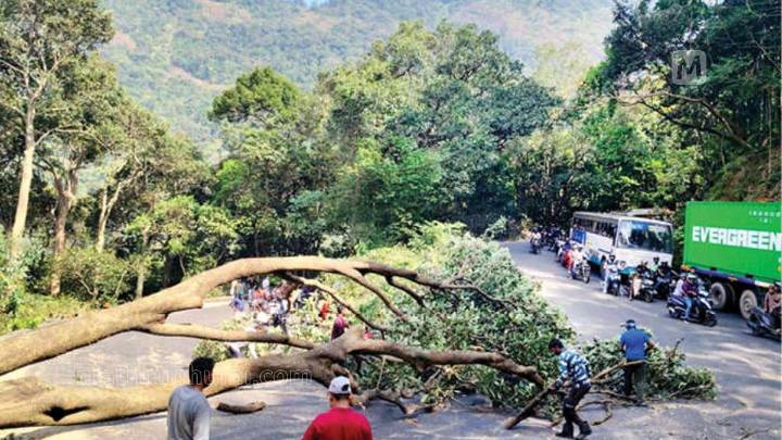 Travellers, please note: Traffic restrictions at Thamarassery Ghat from today for the next three days