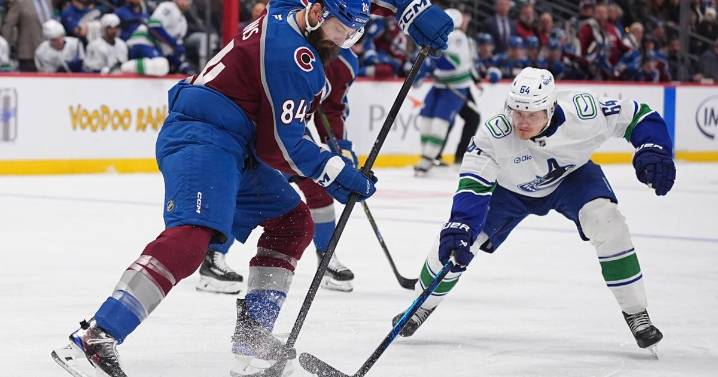 MacKinnon scores twice as the Avalanche beat the Canucks 3