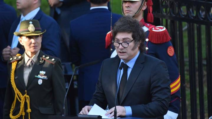 Mientras Milei mira a Londres, Cancillería condena la explotación "unilateral" de una cuenca de Malvinas