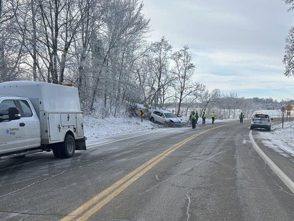 Natural gas leak causes evacuations, road closures near Alexandria