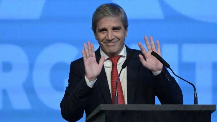 El Gobierno lanzará un bono a cuatro años para pagar vencimientos: el anuncio de Luis Caputo