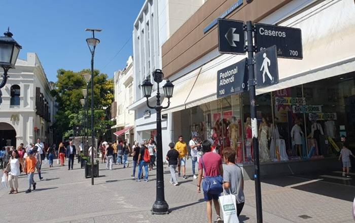 El comercio en Salta cierra un año malo, con...