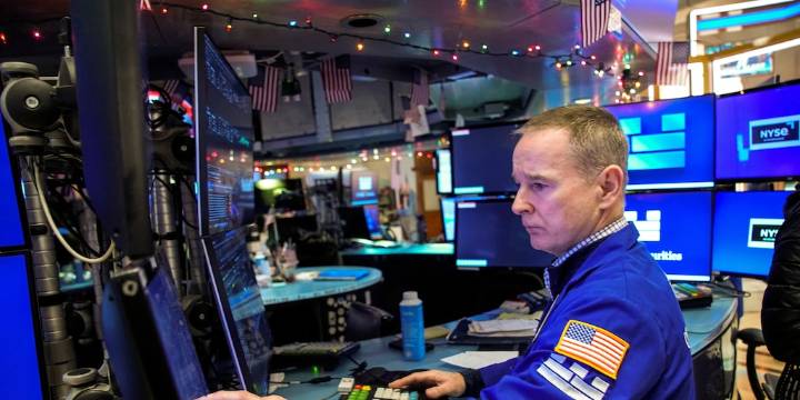 Cae fuerte el riesgo país después de que el Gobierno anuncio la emisión de nueva deuda en dólares en el mercado