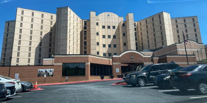 Crews respond to fire at Fulton County Jail