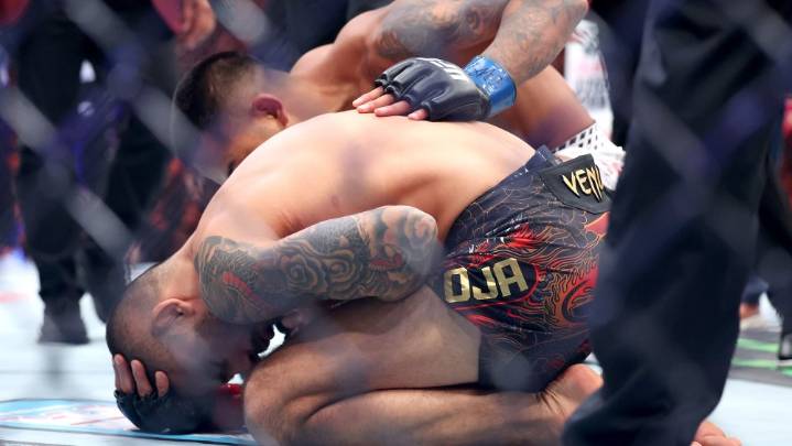 UFC Fighter Alexandre Pantoja Suffers Grotesque Elbow Injury Early In Match