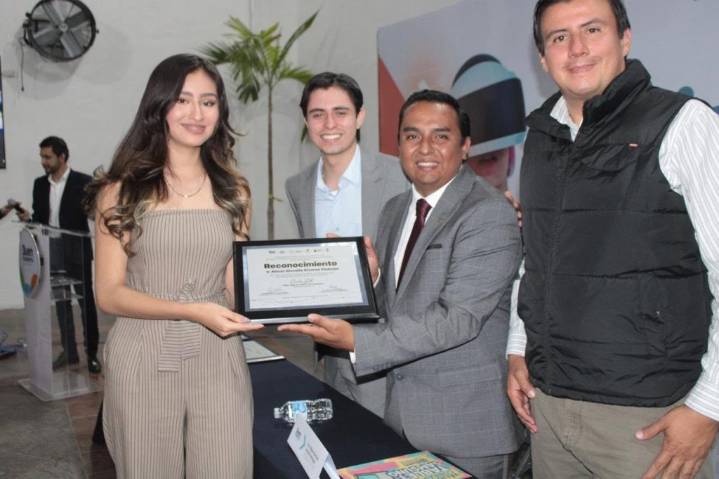 Jóvenes zamoranos reciben el Mérito Municipal en Ciencia, Tecnología e Innovación
