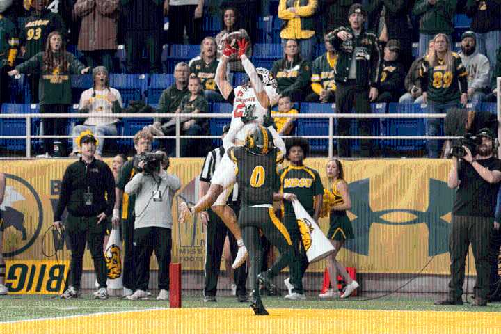 Illinois State throws 5 interceptions but still stuns No. 1 NDSU in FCS playoffs