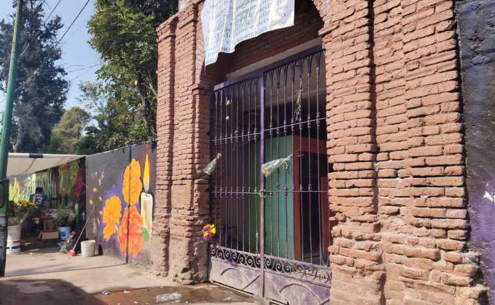 Cementerio de Cuautepec permanece cerrado tras hallazgo de mujer sin vida; familiares exigen justicia y señalan irregularidades