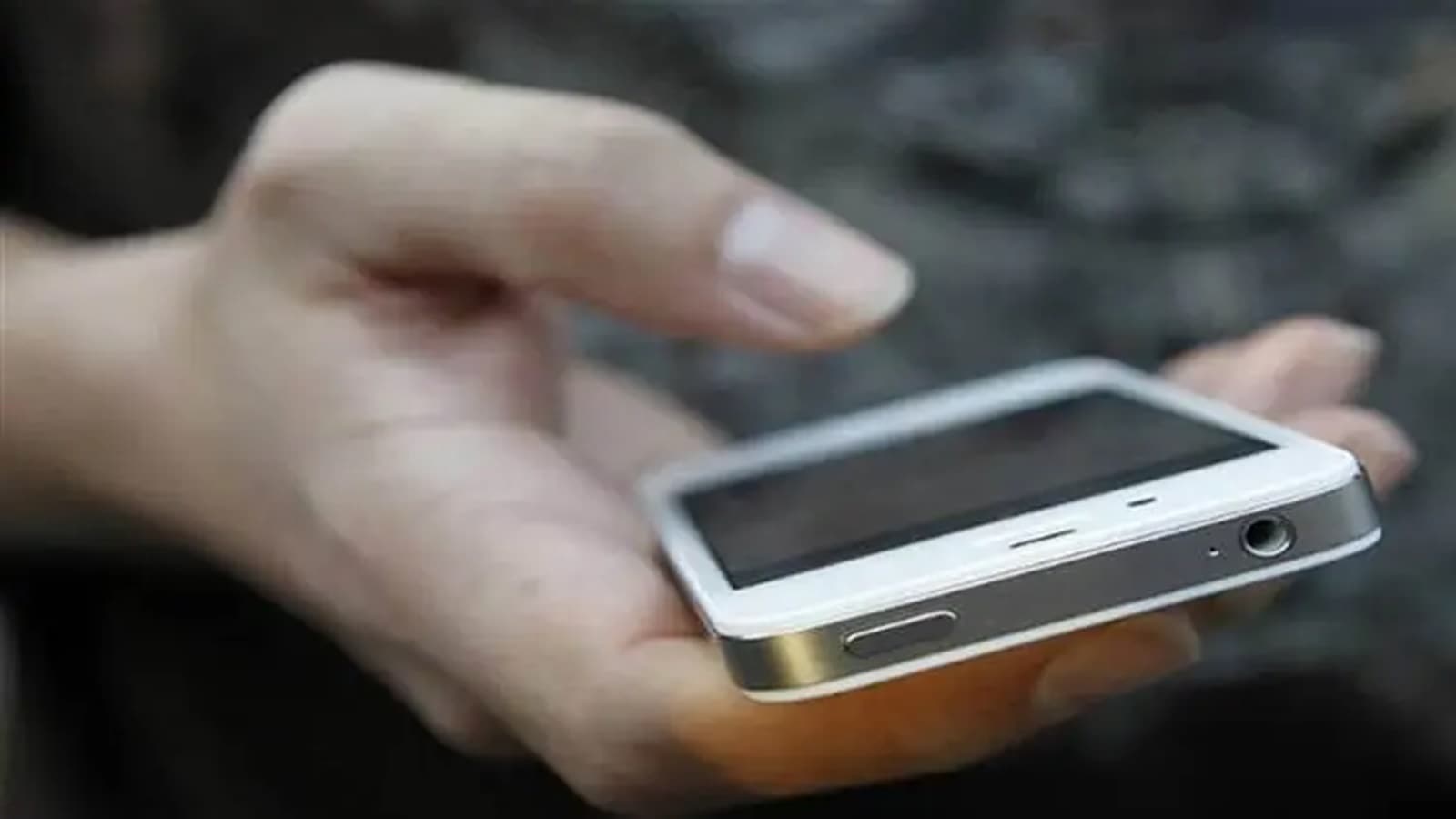 MBA graduate snatches mobile phones in Dwarka to make quick buck, held