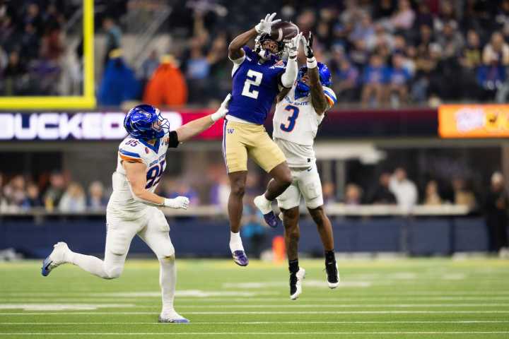 Williams throws 4 TD passes and Washington has 5 INTs in 38-10 rout of Boise State in LA Bowl