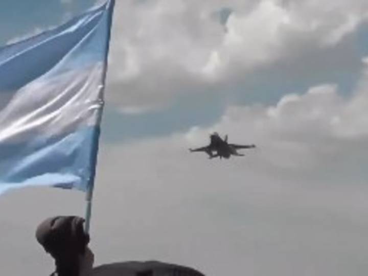 Con anticipación: ya aterrizaron el Río Cuarto los primeros aviones F16 que este sábado presentará Javier Milei